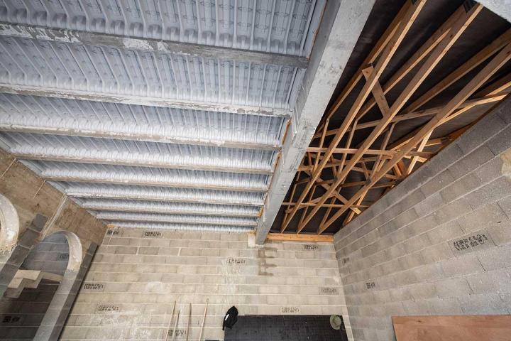 Nous réalisons la pose de placoplâtres et d'isolants.